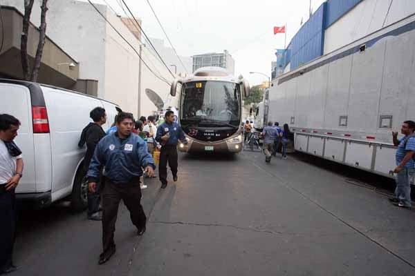 Los equipos llegaron al estadio con seguridad (FOTO: MEXSPORT)