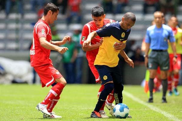 América desaprovecha la oportunidad al conservar el empate, pese a la expulsión de Dueñas. FOTO: MEXSPORT