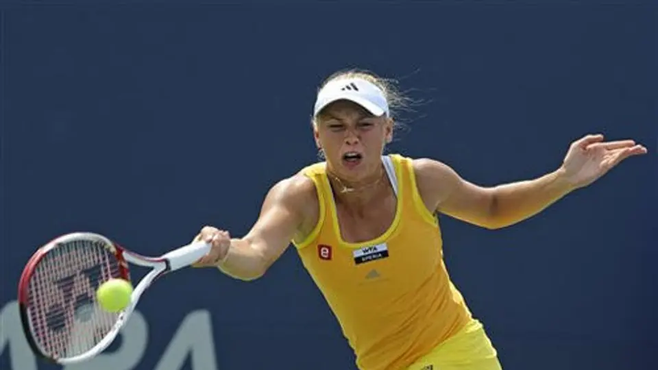 Wozniacki corta racha de 20 victorias en New Haven por lesión