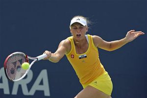Wozniacki corta racha de 20 victorias en New Haven por lesión
