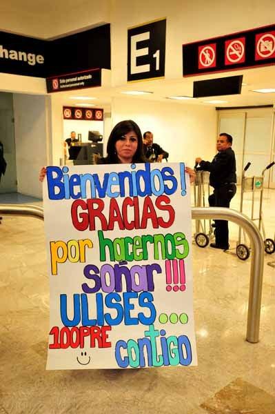 Fueron recibidos por familiares y amigos. FOTO: CÉSAR VICUÑA