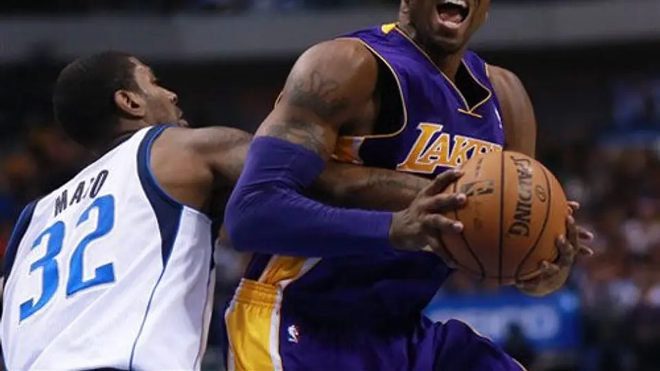 Lakers ganan por primera vez como visitantes