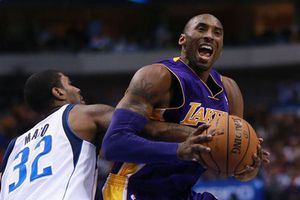 Lakers ganan por primera vez como visitantes