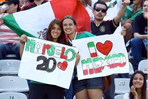 La belleza no podía faltar en el estadio. FOTO: JOEL BRAVO