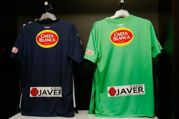 Así es el reverso de la nueva playera. FOTO: JOEL BRAVO