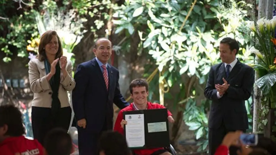 Felipe Calderón entrega premios a Paralímpicos