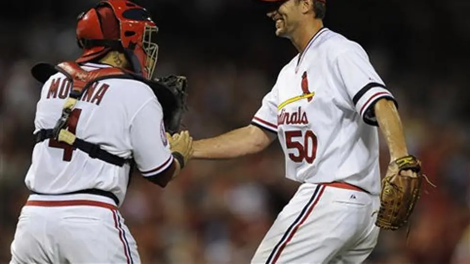 Wainwright domina en victoria de Cardenales