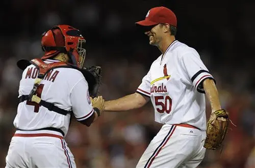 Wainwright domina en victoria de Cardenales