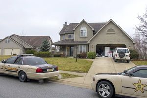 Autoridades allanan propiedades de ex jugador de Jets