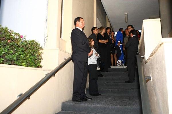 Diversos personajes se dieron cita para despedir los restos de Ignacio Flores (FOTO: ESTEBAN LÓPEZ)