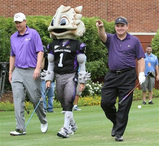 Al perder la apuesta hecha al Wisconsin VS TCU en el Rose Bowl, Kelly debió vestirse de Super Frog. FOTO: AP