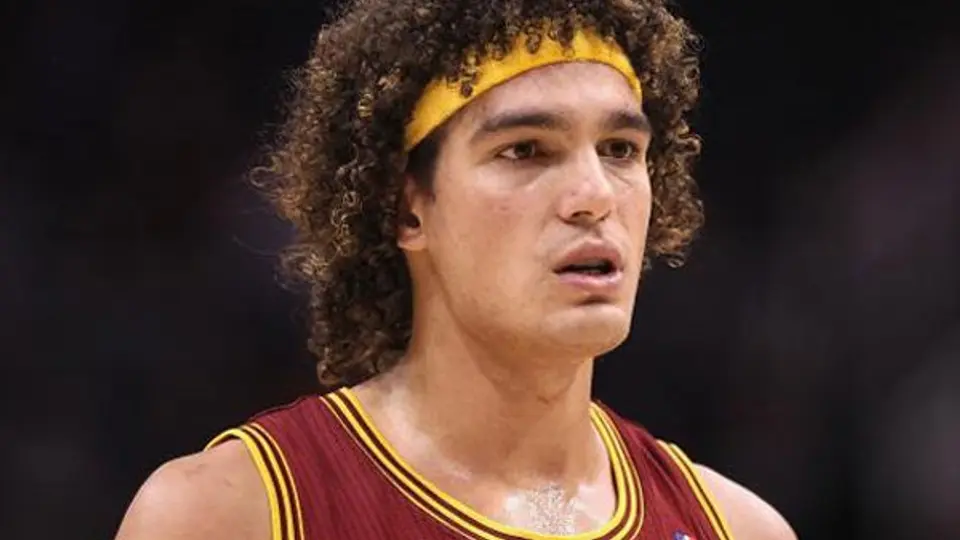 Varejao todavía no se recupera de su lesión en la rodilla