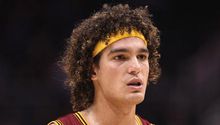 Varejao todavía no se recupera de su lesión en la rodilla