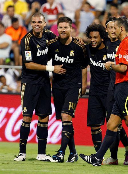 Xabi Alonso fue el encargado de aumentar el marcador al anotar el tercero. FOTO: EFE