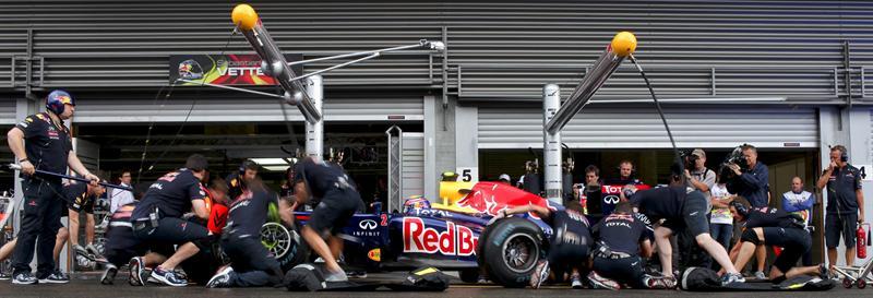 Max Weber en el garage de Red Bull. FOTO: EFE