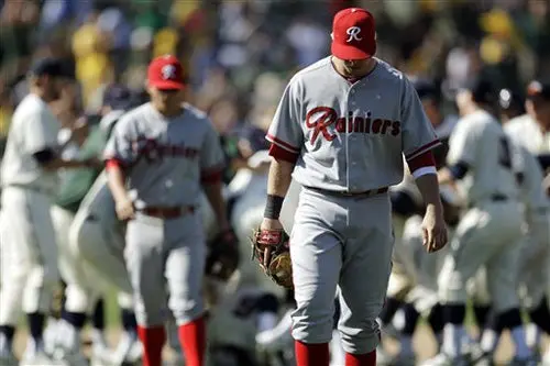 Pierden Oliver Pérez y Seattle ante Oakland en 13 entradas