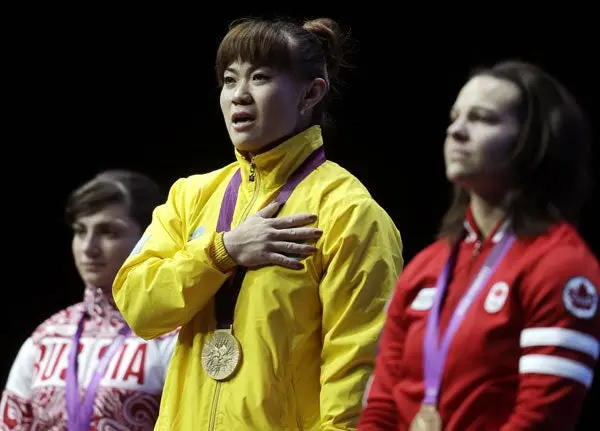 Kazajstán suma otro Oro en pesas