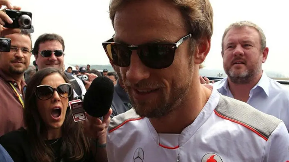 Button se adjudica el GP de Brasil