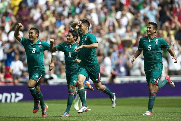 Ni un minuto y Oribe Peralta marca gol para México |MEXSPORT