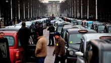 200 taxistas protestan por restricción en Londres