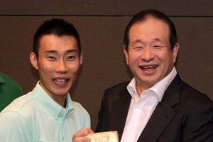 Ofrece lingote a quien gane Oro en badminton