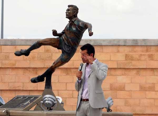 Borgetti no pudo ocultar la emoción por el homenaje. FOTO: ÓSCAR RAMÍREZ