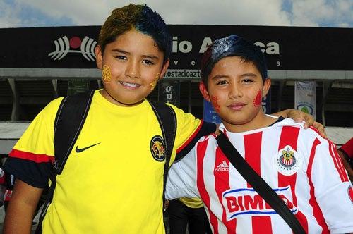 Los niños viven su Clásico entre amigos | MEXSPORT