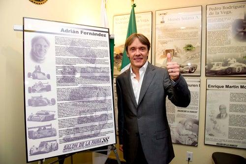 Inmortalizan a Adrian Fernández