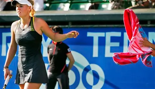 Wozniacki remonta para vencer a Dementieva y se corona en Pan Pacific