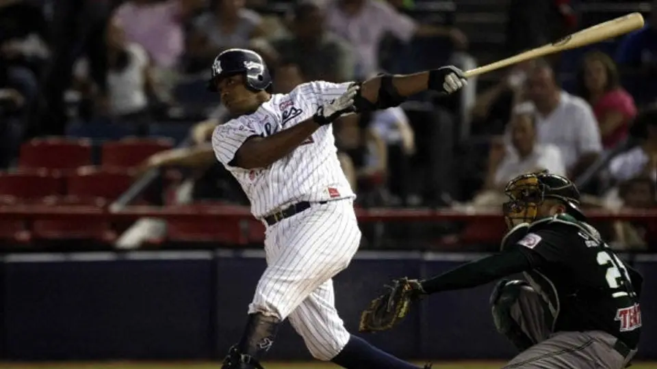 Reconocen a Sandy Madera