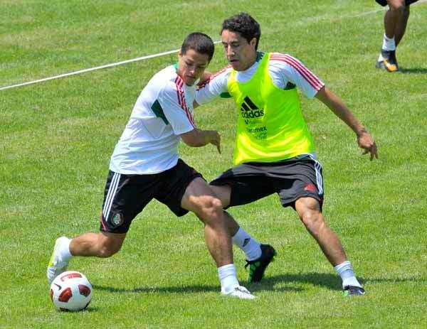 Chicharito durante la práctica de este día.  FOTO: ULISES BRAVO