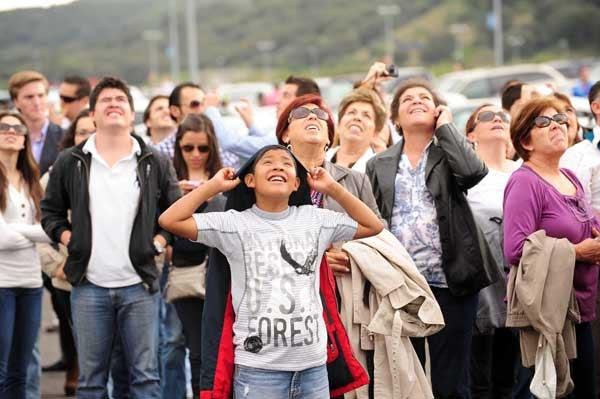 La gente disfrutó el espectáculo aéreo. FOTO: SAÚL MOLINA