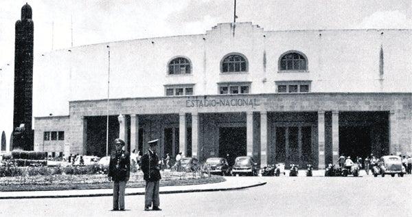 ESTADIO NACIONAL Albergó partidos de futbol americano y basquetbol | CORTESÍA LA CIUDAD DE MÉXICO EN EL TIEMPO