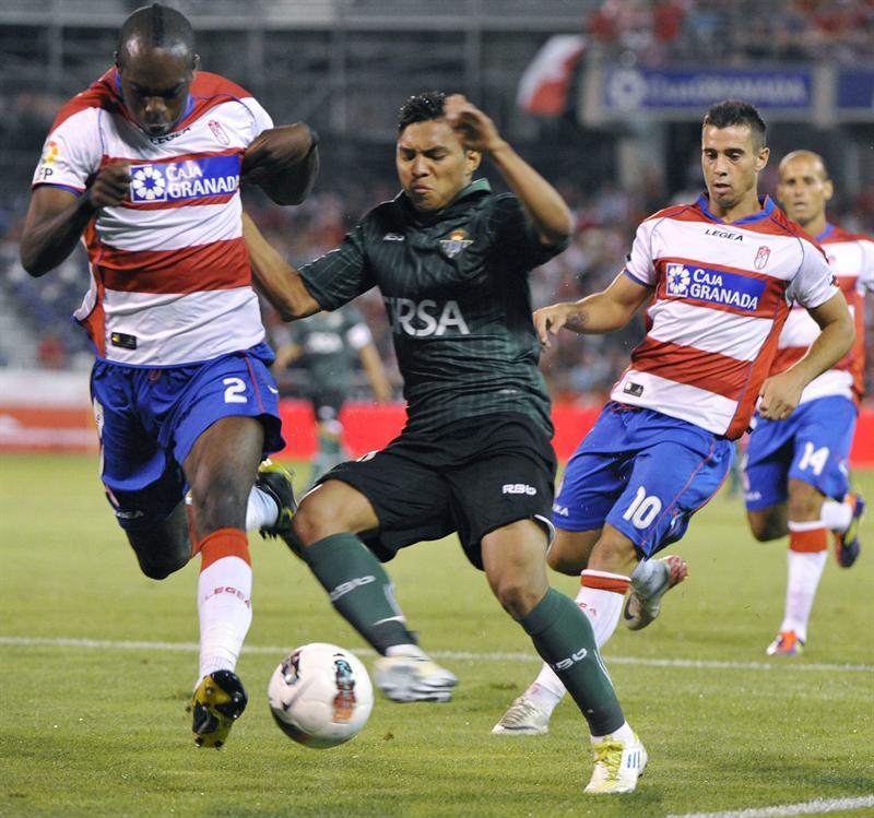 Granada y Betis tuvieron un cerrado duelo. FOTO: EFE