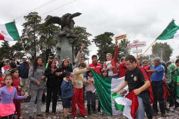 La gente en Toluca también festeja | ALEJANDRO FLORES