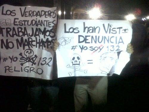 Se pudieron ver pancartas contra el movimiento #YoSoy132 | LUIS SALAZAR