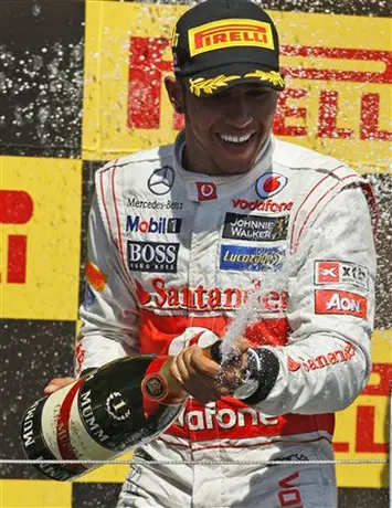 Hamilton, cerca de renovar con McLaren