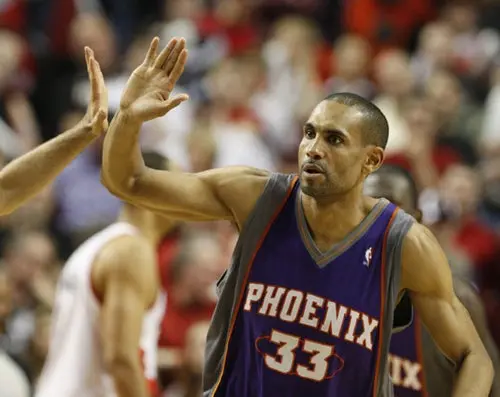 Grant Hill se queda en Phoenix y dan de baja a Carter