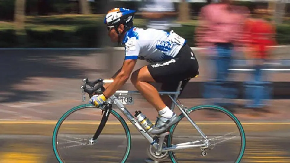 Alcalá considera que decisión de la UCI es un fuerte golpe al ciclismo