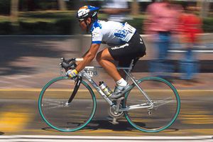 Alcalá considera que decisión de la UCI es un fuerte golpe al ciclismo