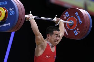 Norcoreano establece nuevo récord en halterofilia