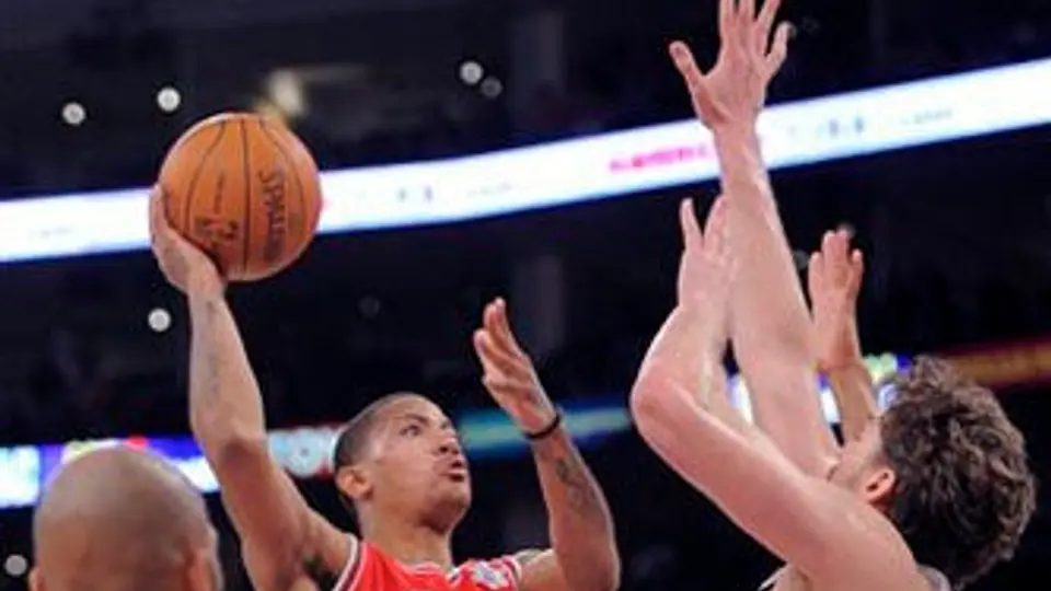 Bulls sorprende y remonta 88-87 a Lakers