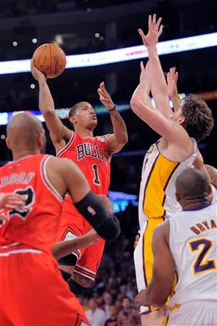 Bulls sorprende y remonta 88-87 a Lakers