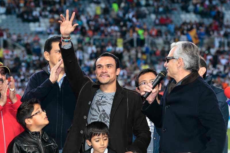 La directiva del club otorgó un reconocimiento a Juan Manuel Márquez. FOTO: DANIEL GÁMEZ