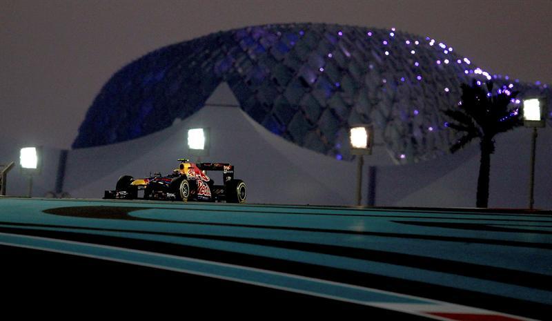 Mark Webber pilota su monoplaza. FOTO: EFE