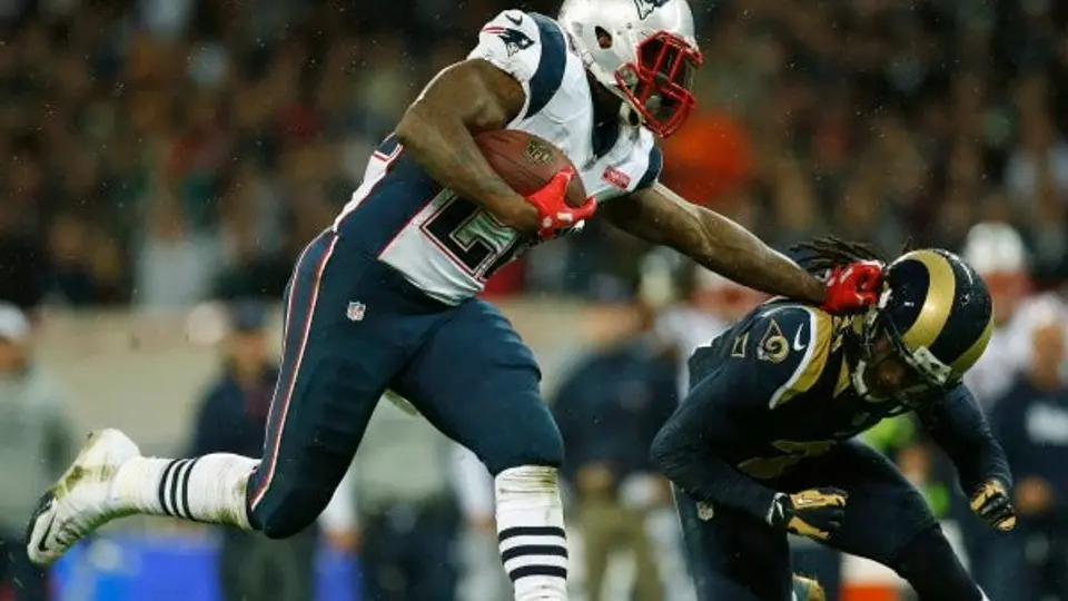 Patriotas aplastan 45-7 a Carneros