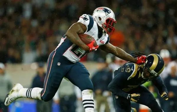 Patriotas aplastan 45-7 a Carneros