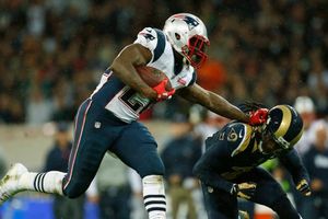 Patriotas aplastan 45-7 a Carneros