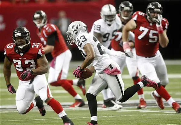 Atlanta vence a Raiders y continúa invicto