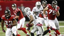 Atlanta vence a Raiders y continúa invicto